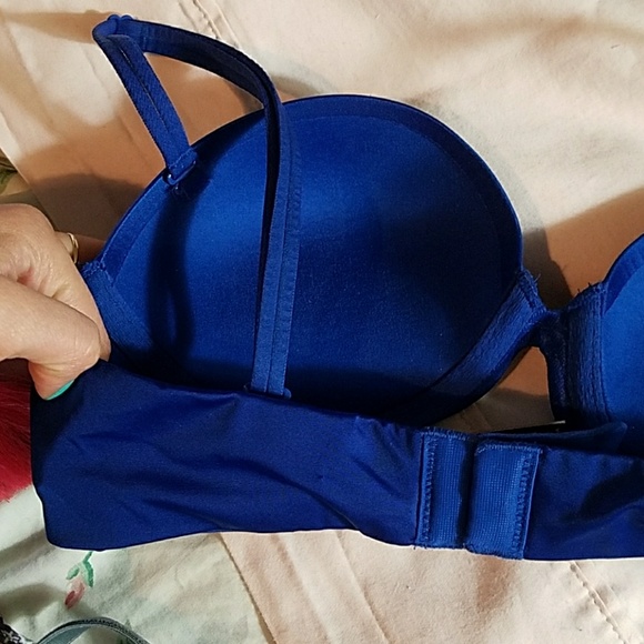 Victoria Secret - Picture 4 of 4